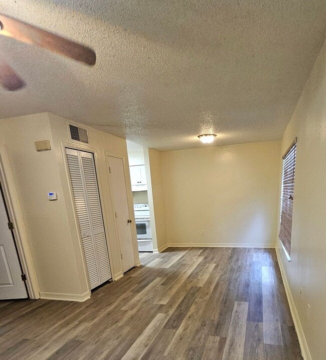 Building Photo - Southbrooke condo