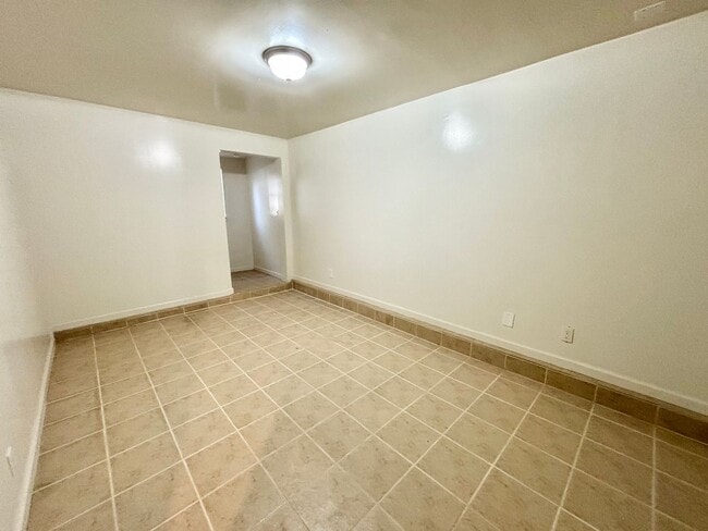 Building Photo - Adorable and Historic Home in West Alameda