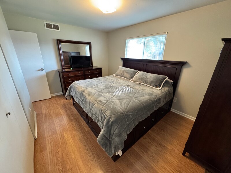 Building Photo - 28227 Gladstone St