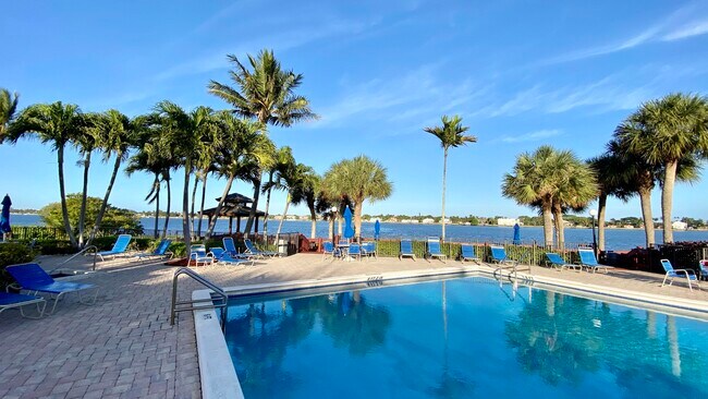 Building Photo - 107 Half Moon Cir