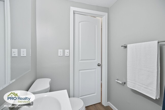 Building Photo - 3 Bedroom Home in Columbia Heights
