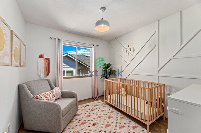 Building Photo - 4 BED & 2.5 SINGLE FAMILY HOUSE FOR RENT