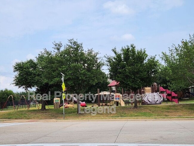 Building Photo - 304 Blythe Bridge Dr