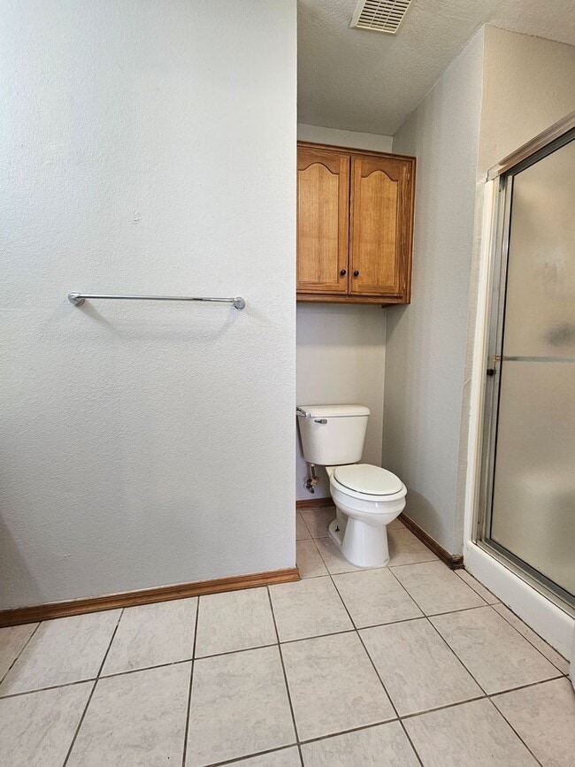 Building Photo - (3) Bed/(2) Bath in Moore Avail NOW!