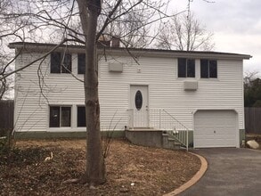 Building Photo - 68 University Heights Dr