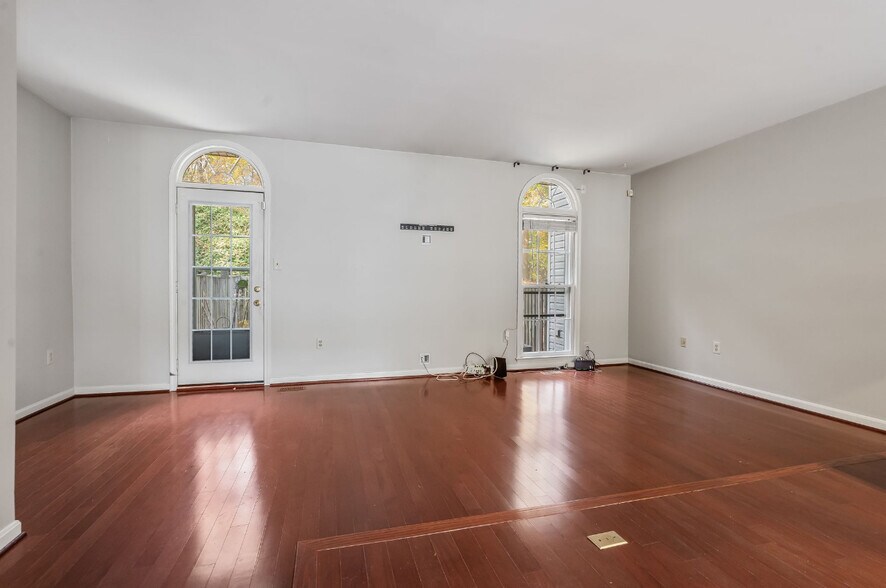 Building Photo - 7385 Hidden Knolls Ct