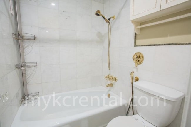 Building Photo - 8414 W 98th St