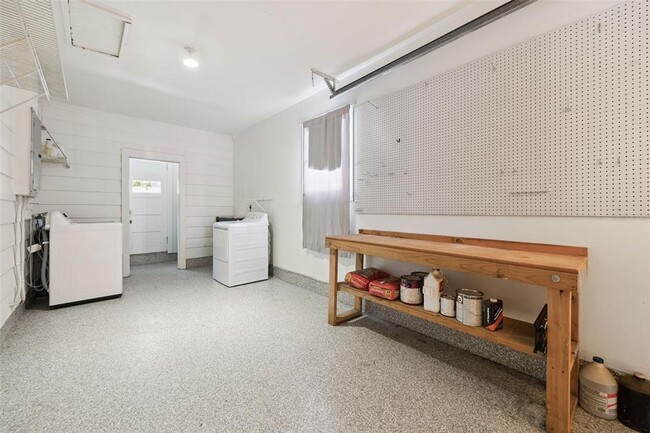 Building Photo - 1815 E Central Blvd