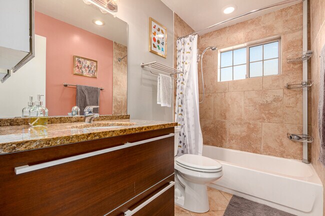 Building Photo - 1850 E Maryland Ave