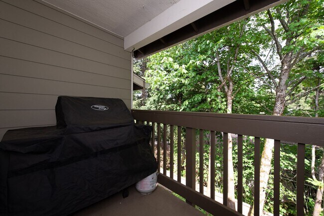 Building Photo - Spacious and Bright 2 Bed 2 Bath Kirkland ...