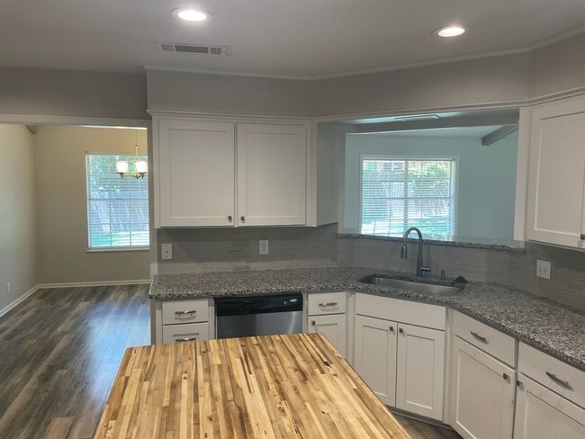 Building Photo - Updated Home Near Rice Elementary!