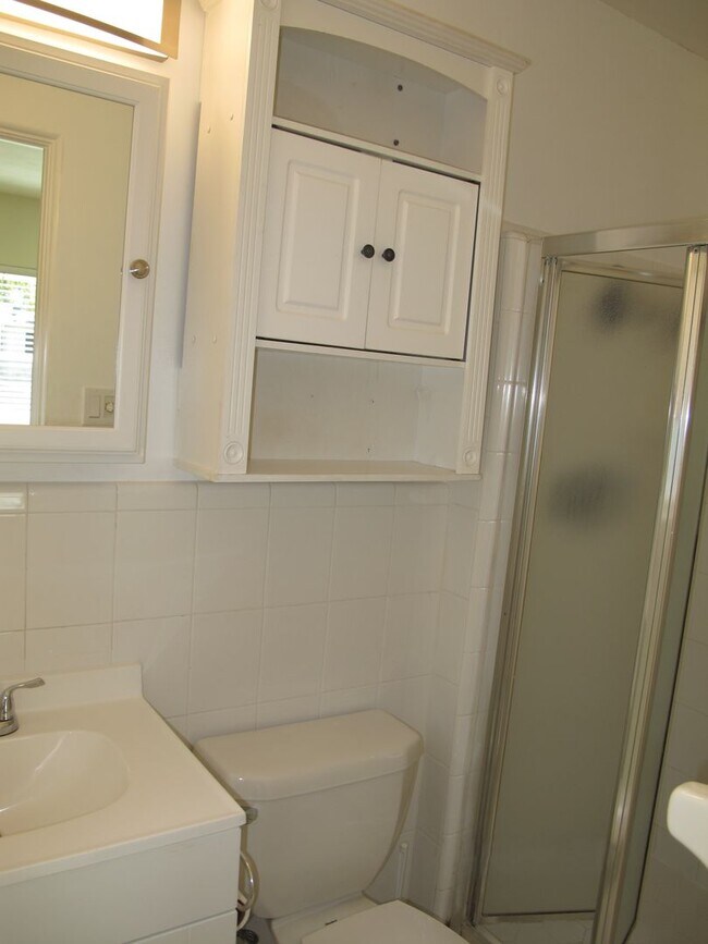 Building Photo - Charming home 1 minute to downtown, Colleg...