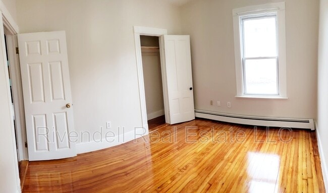 Building Photo - 336 Valley St