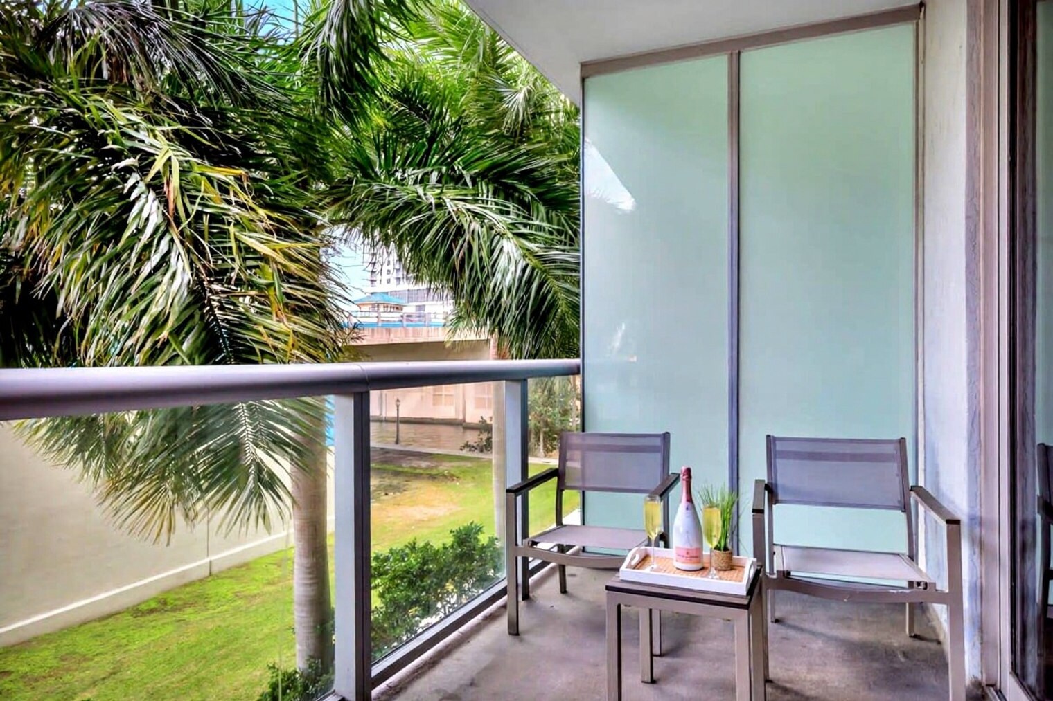 Building Photo - 2602 E Hallandale Beach Blvd