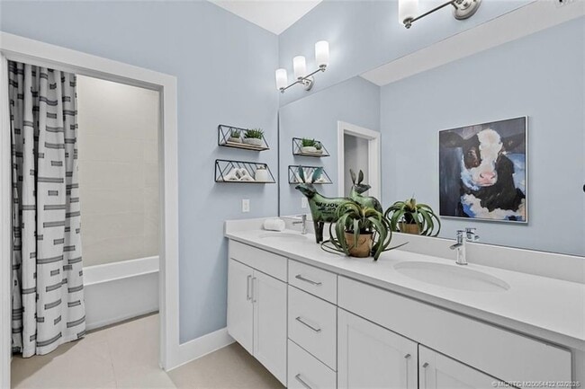 Building Photo - 823 SW Pr Ave