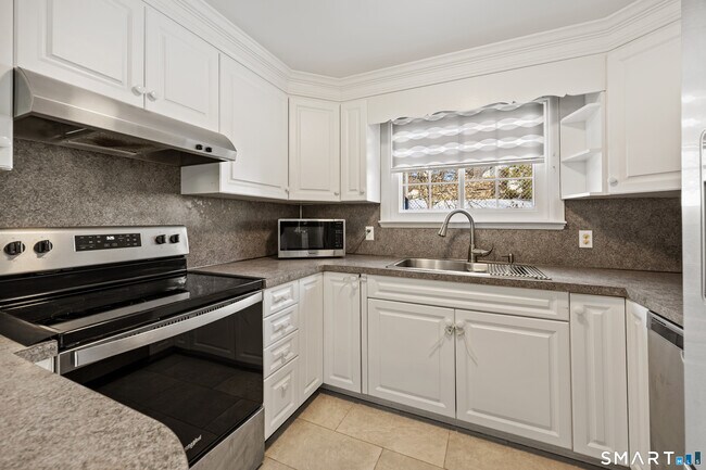 Building Photo - 260 French St