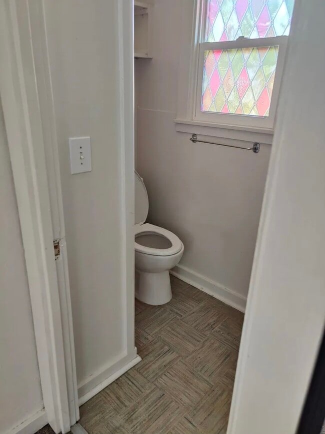 Building Photo - 360 W 8th S St