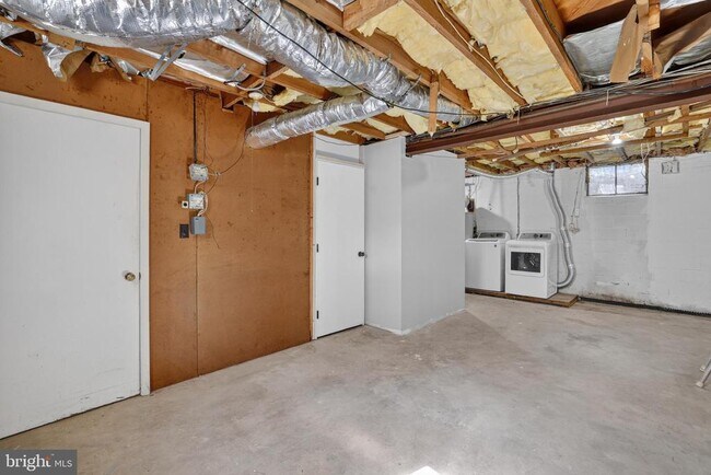 Building Photo - 6104 St John Dr