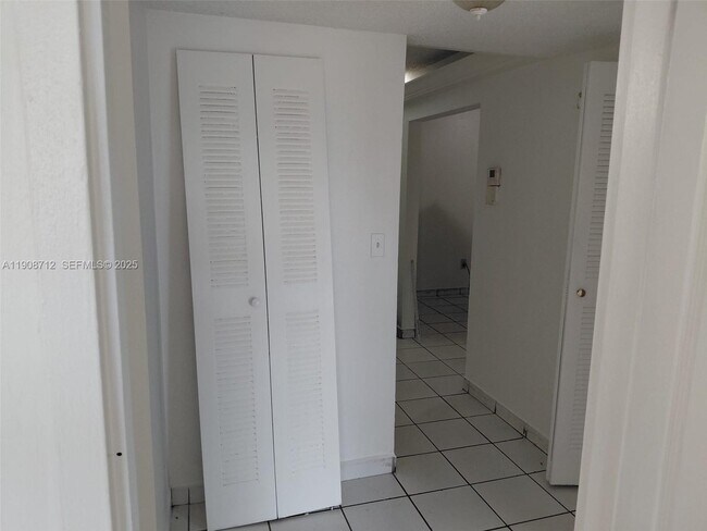 Building Photo - 5100 SW 41st St