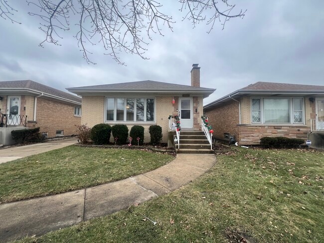 Building Photo - 4852 N Greenwood Ave