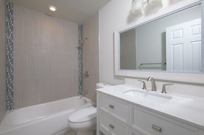 Building Photo - Renovated Entry Level - Castle Harbour Con...