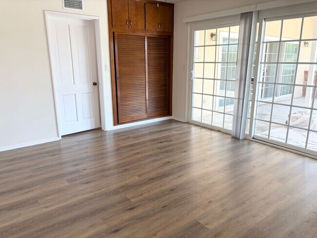 Building Photo - Rustic Spacious Home with Large Yard Boasting Timeless Character – 3 Bed, 2.5 Bath