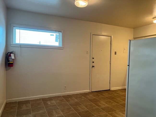 Building Photo - 503 S Fannin Ave