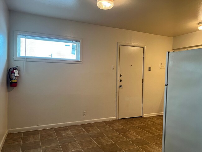Building Photo - 507 S Fannin Ave