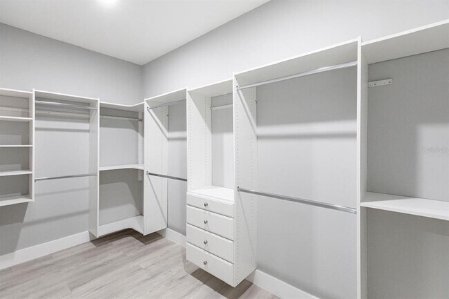 Building Photo - 27117 Treadmill Dr