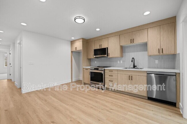 Building Photo - 4642 N Maple Grove Rd