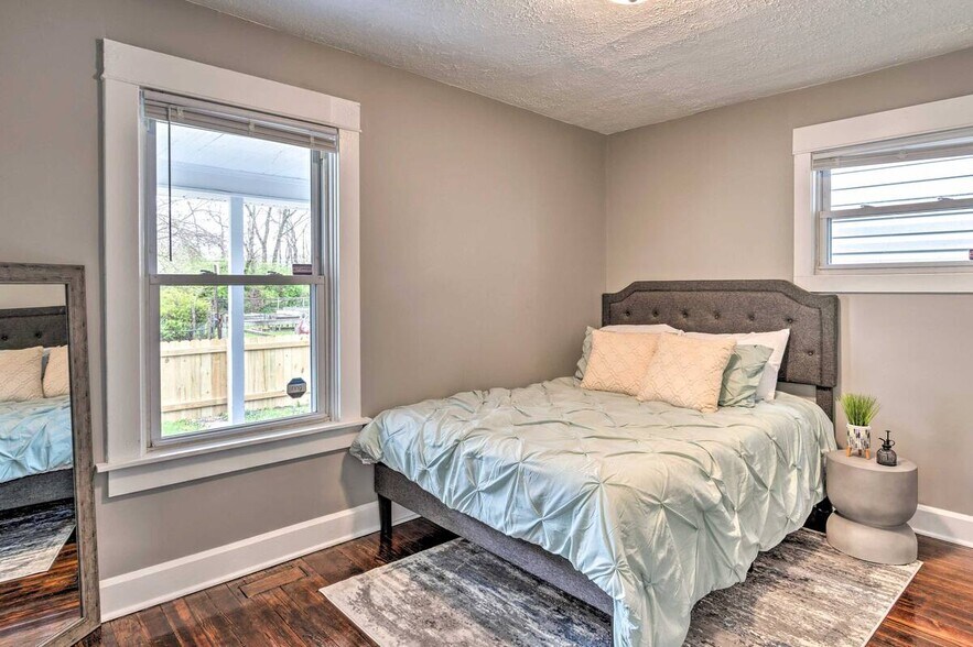 Bedroom 1 - 2460 Bond St