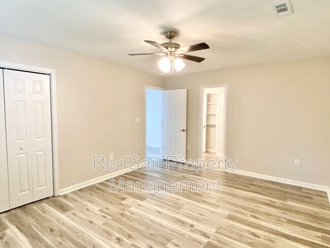 Building Photo - 39 Whites Ln