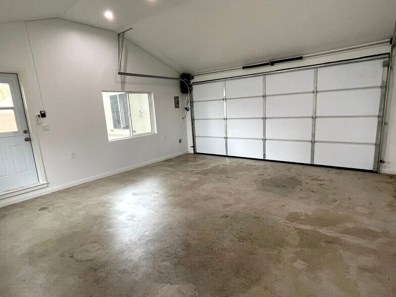 2 Garage high ceiling, recessed lighting, HVAC, Separate Entrance and remote app garage doo - 5457 Beck Ave