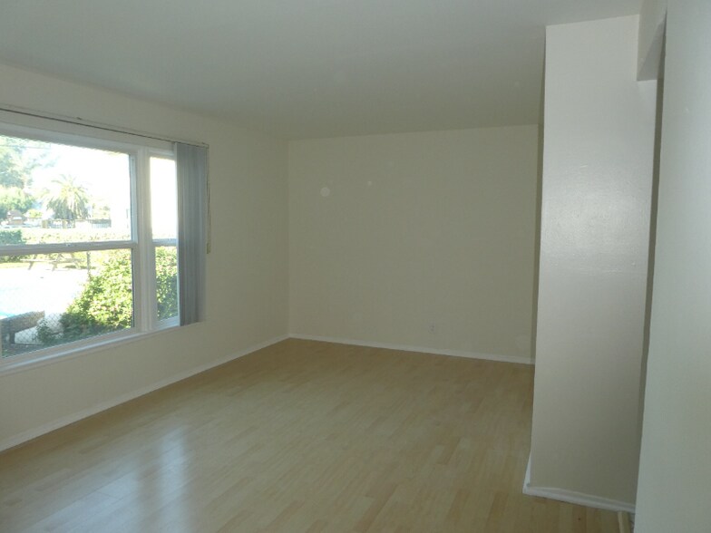 Building Photo - 6222 Hazeltine Ave