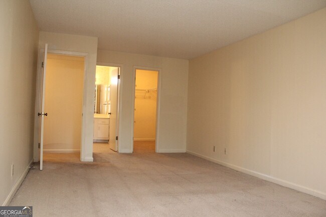 Building Photo - 574 Emory Oaks Way