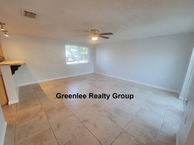 Building Photo - 7741 Treasure Pointe Dr
