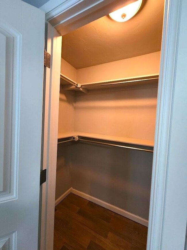 Building Photo - Campbell St Duplex