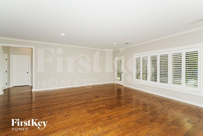 Building Photo - 455 Lake Chelsea Way