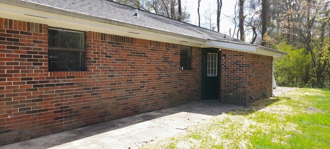 Building Photo - 115 Lytle Rd