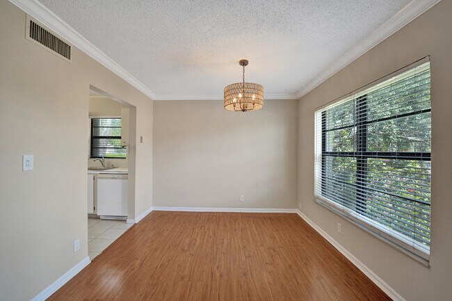 Building Photo - 200 Jacaranda Country Club Dr
