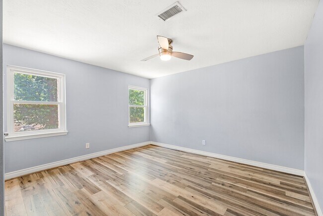 Building Photo - 1103 Manatee Ln