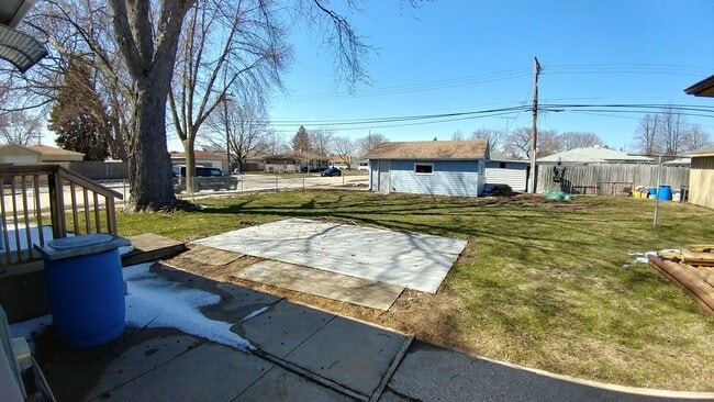 Building Photo - 3 Bedroom 1 Bath Adorable Cape Cod