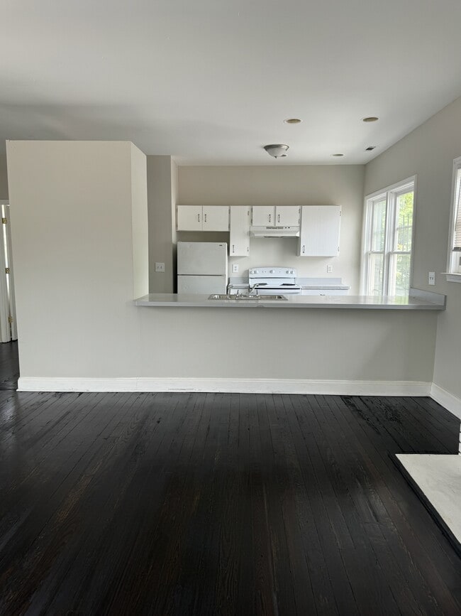 Building Photo - 799 Cascade Ave SW