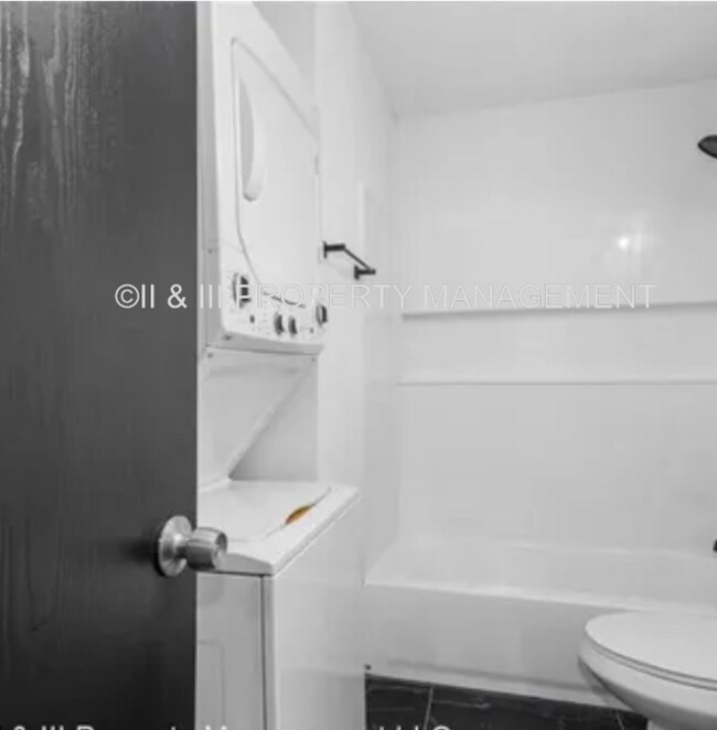 Building Photo - 1505 W 25th Ct