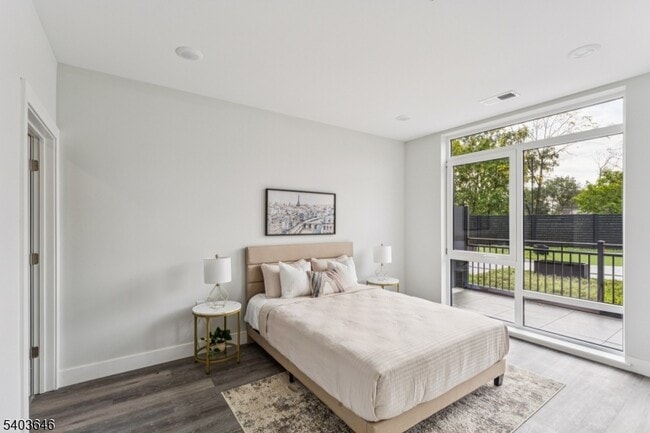 Building Photo - 140 W Webster Ave