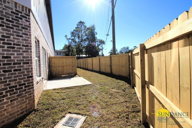 Building Photo - Gorgeous Townhome in Fort Walton Beach