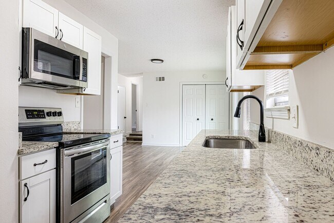 Building Photo - 5450 Loch Lomond Rd