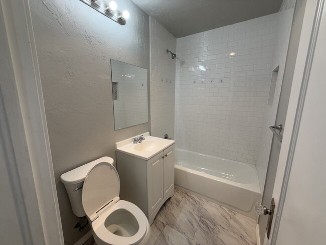Building Photo - 3 Bed, 3 bath Home in Cashion Place