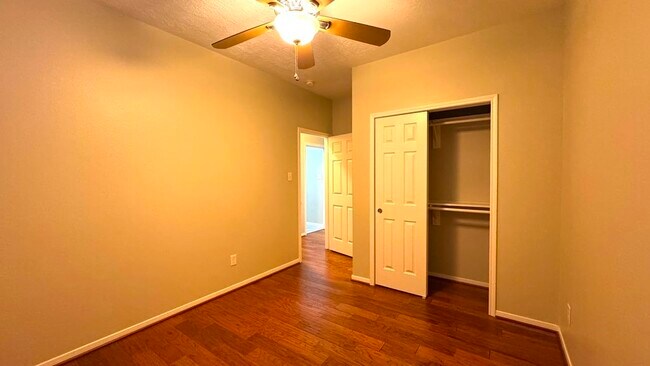 Building Photo - 8923 Willow Wind Ln