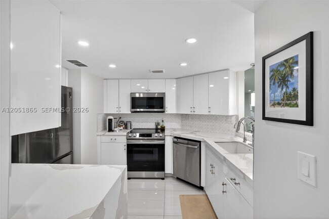 Building Photo - 3000 E Sunrise Blvd